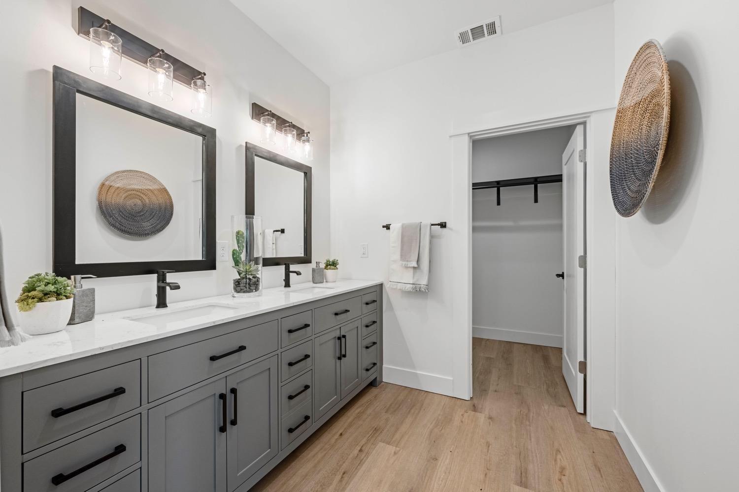 Detail Gallery Image 14 of 39 For 303 El Dorado Ave, Roseville,  CA 95678 - 4 Beds | 3 Baths