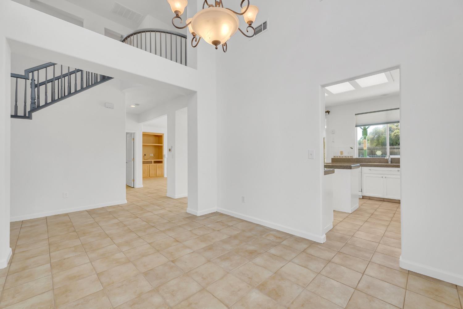 Detail Gallery Image 11 of 49 For 1902 Gerber Dr, Stockton,  CA 95209 - 4 Beds | 3/1 Baths