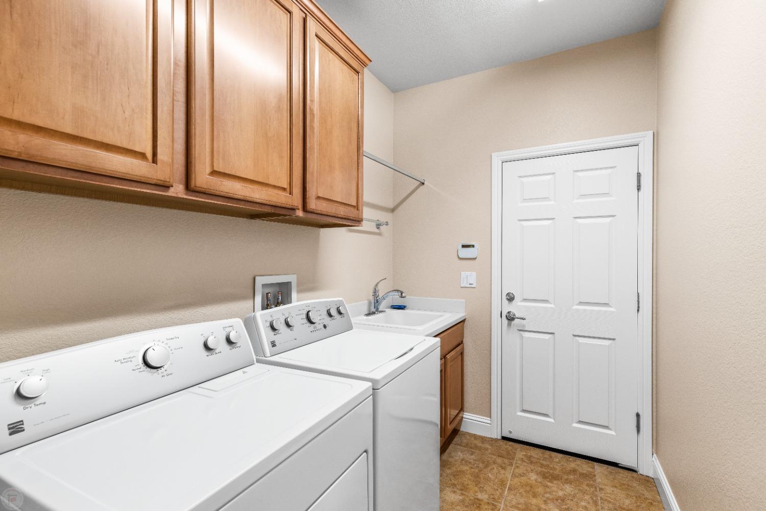 Detail Gallery Image 30 of 81 For 2327 Pepper Tree Ln, Manteca,  CA 95336 - 2 Beds | 2 Baths