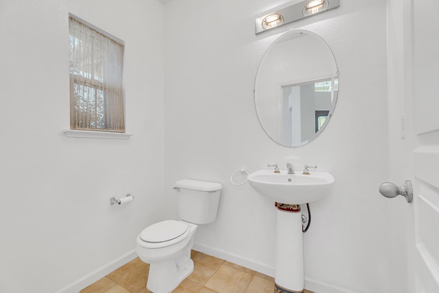 Detail Gallery Image 9 of 49 For 1902 Gerber Dr, Stockton,  CA 95209 - 4 Beds | 3/1 Baths