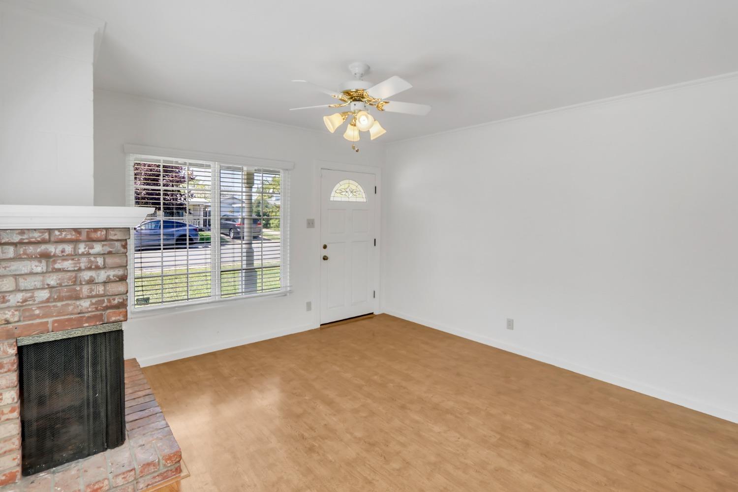 Detail Gallery Image 3 of 36 For 5213 Ortega St, Sacramento,  CA 95820 - 3 Beds | 1 Baths