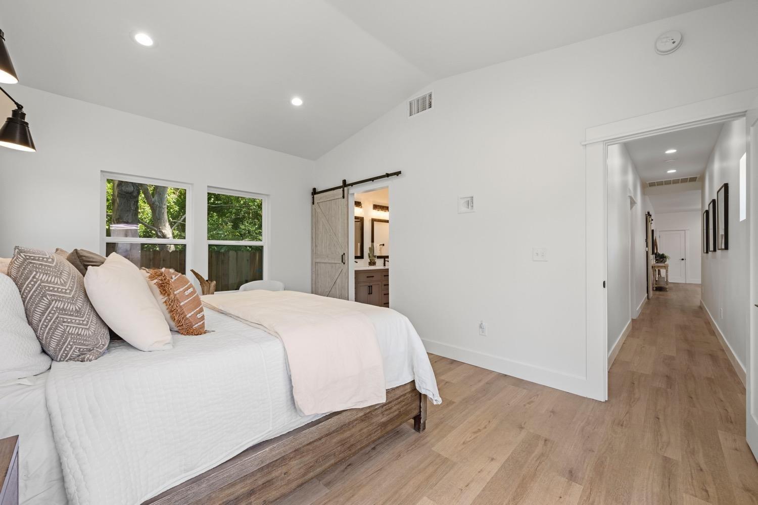 Detail Gallery Image 12 of 39 For 303 El Dorado Ave, Roseville,  CA 95678 - 4 Beds | 3 Baths