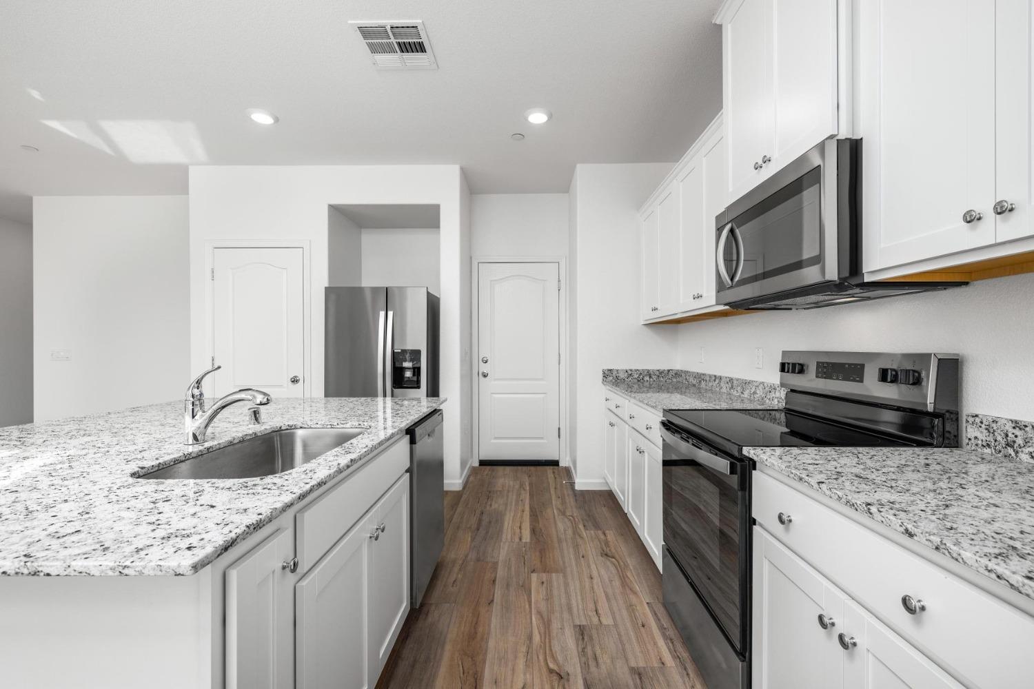 Detail Gallery Image 9 of 19 For 6609 Jackpot Pl, Riverbank,  CA 95367 - 5 Beds | 3 Baths