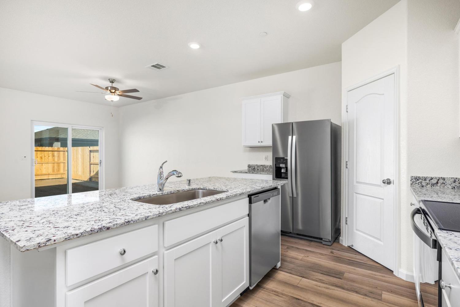 Detail Gallery Image 8 of 17 For 4507 Amble Ln, Riverbank,  CA 95367 - 4 Beds | 2 Baths