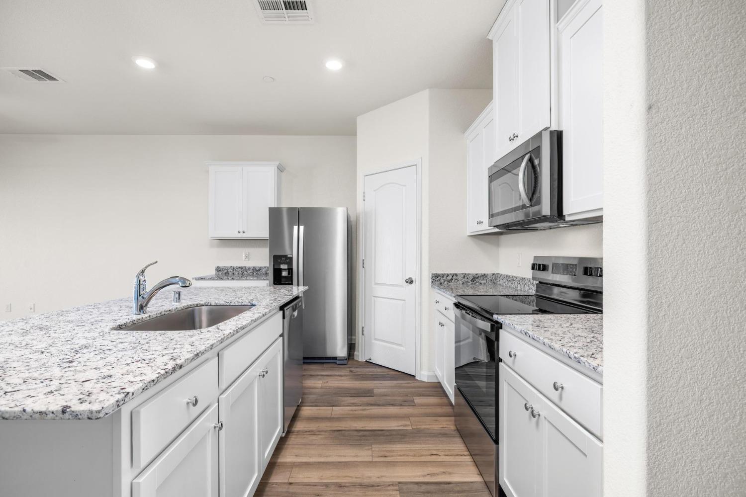 Detail Gallery Image 9 of 17 For 4507 Amble Ln, Riverbank,  CA 95367 - 4 Beds | 2 Baths