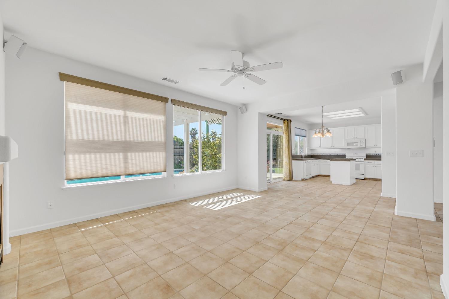 Detail Gallery Image 20 of 49 For 1902 Gerber Dr, Stockton,  CA 95209 - 4 Beds | 3/1 Baths