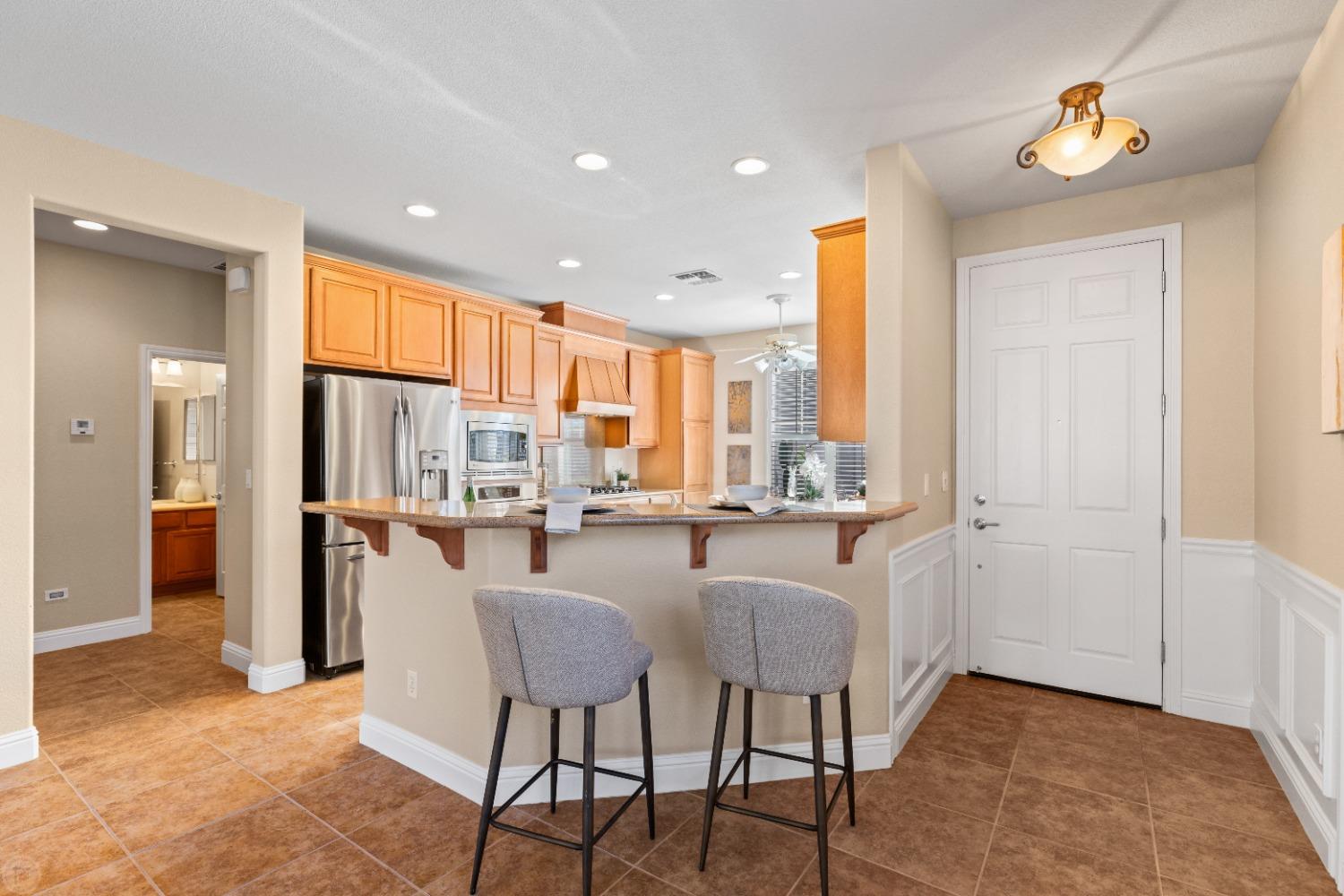 Detail Gallery Image 9 of 81 For 2327 Pepper Tree Ln, Manteca,  CA 95336 - 2 Beds | 2 Baths