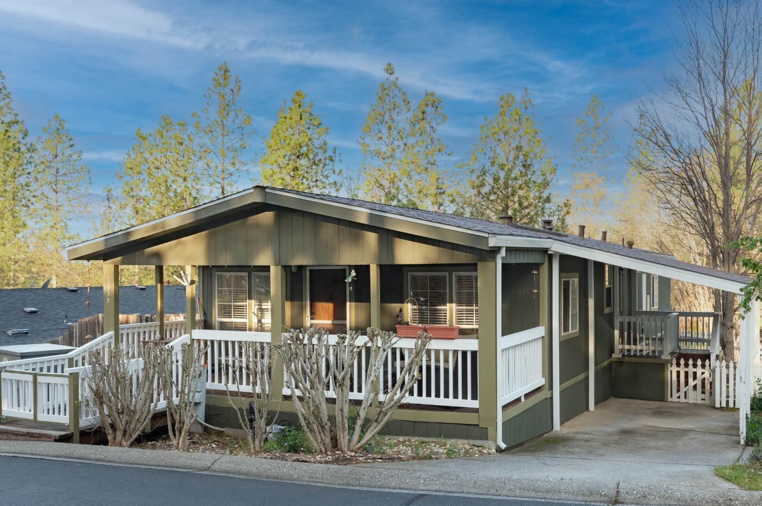 Detail Gallery Image 1 of 1 For 13875 Meda Dr, Grass Valley,  CA 95949 - 3 Beds | 2 Baths