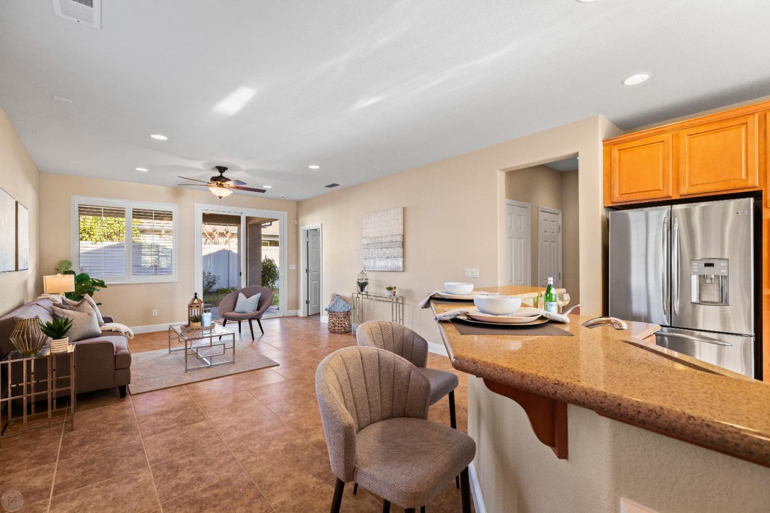 Detail Gallery Image 8 of 81 For 2327 Pepper Tree Ln, Manteca,  CA 95336 - 2 Beds | 2 Baths