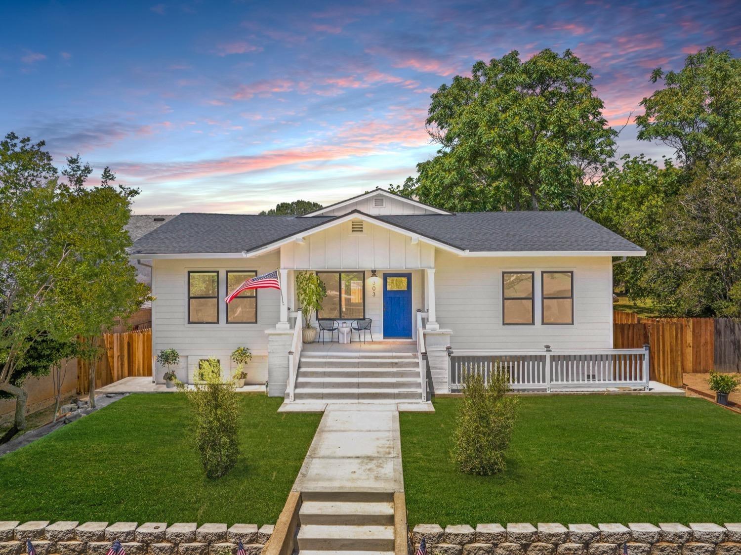 Detail Gallery Image 3 of 39 For 303 El Dorado Ave, Roseville,  CA 95678 - 4 Beds | 3 Baths