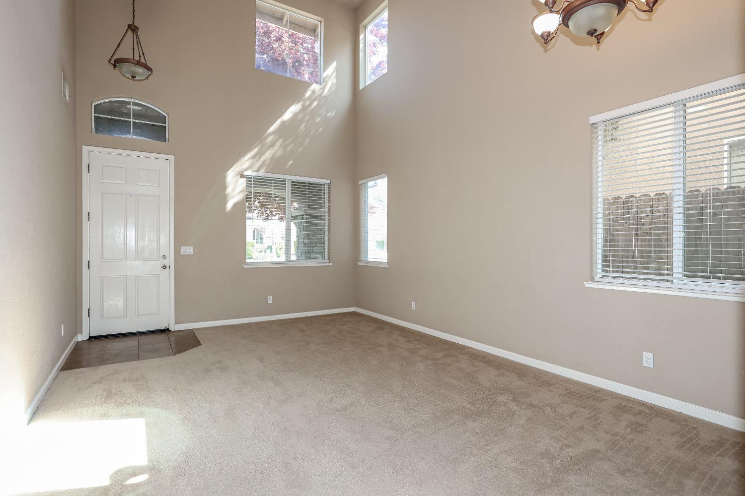 Detail Gallery Image 7 of 71 For 13318 Rivercrest Dr, Waterford,  CA 95386 - 4 Beds | 2/1 Baths
