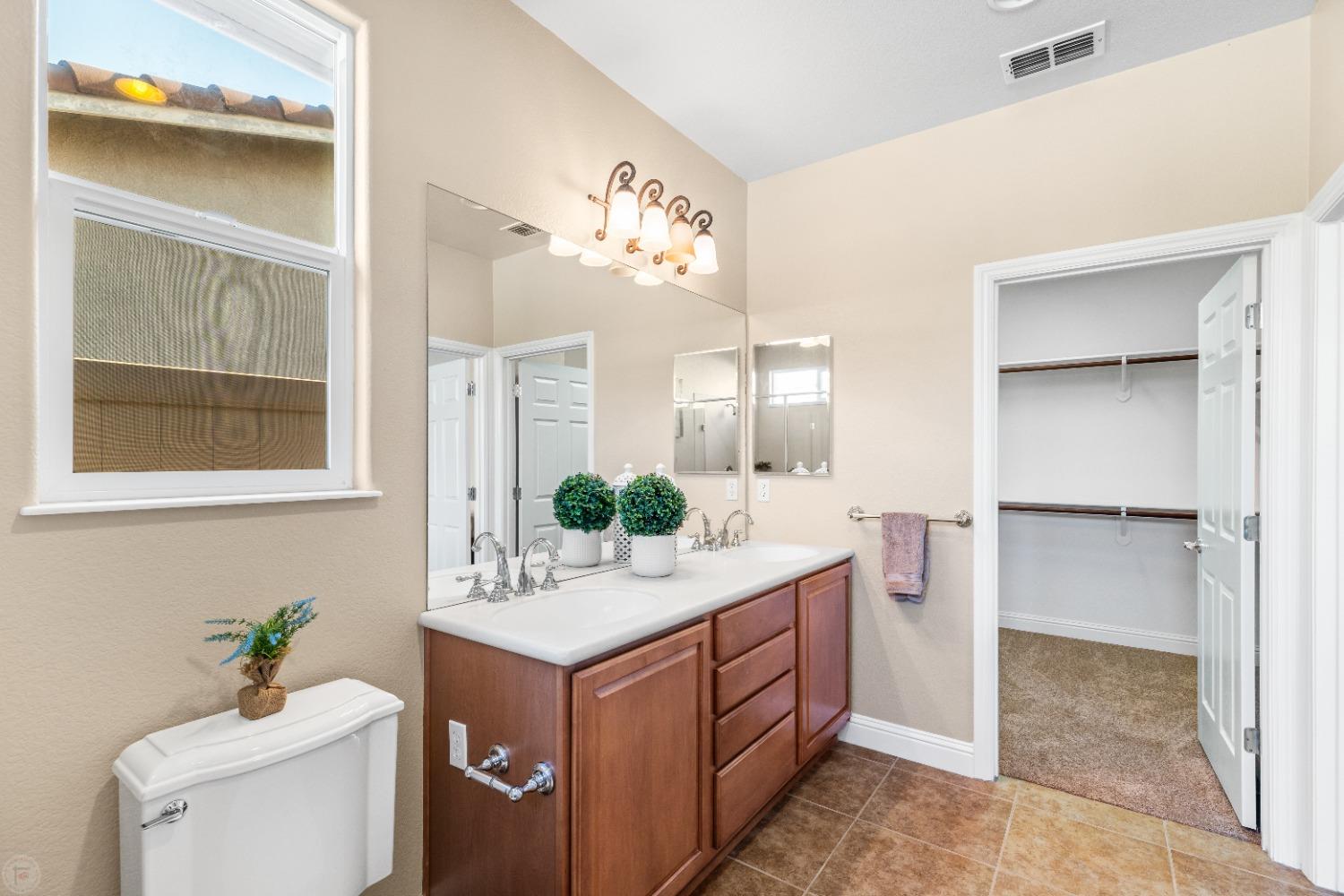 Detail Gallery Image 26 of 81 For 2327 Pepper Tree Ln, Manteca,  CA 95336 - 2 Beds | 2 Baths