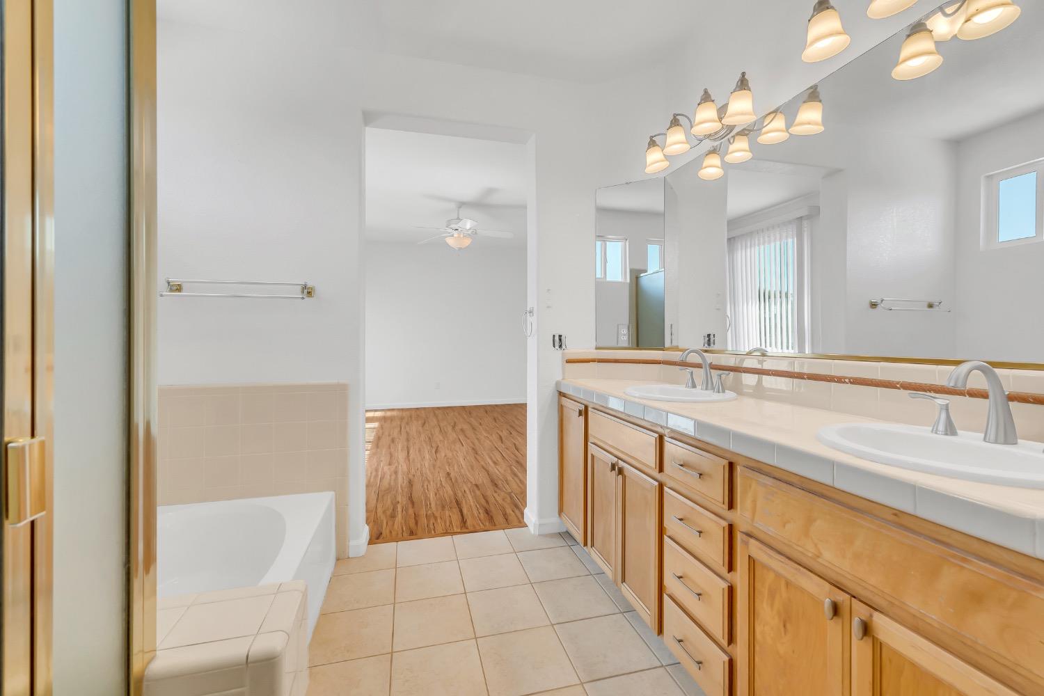 Detail Gallery Image 32 of 49 For 1902 Gerber Dr, Stockton,  CA 95209 - 4 Beds | 3/1 Baths