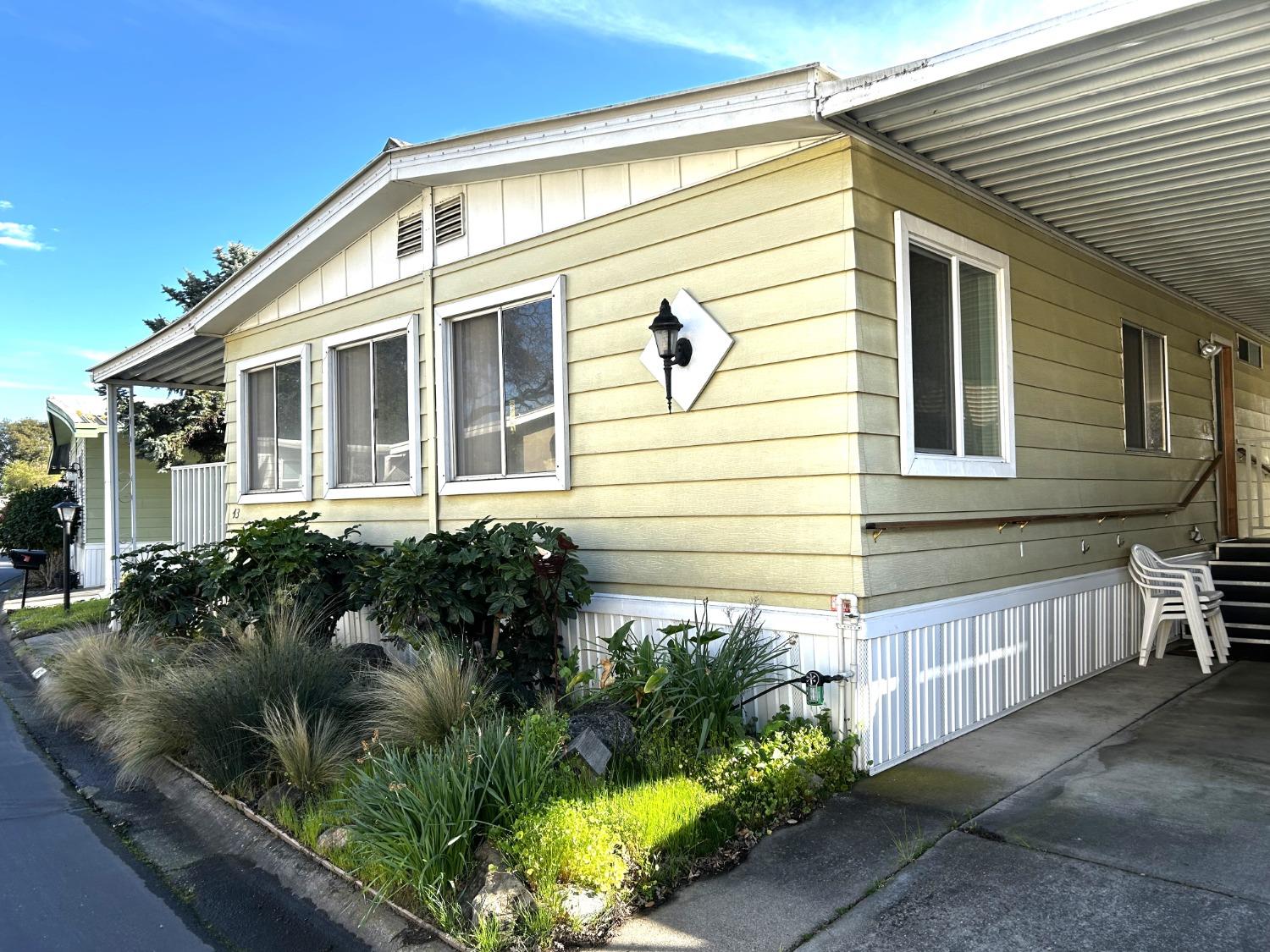 Detail Gallery Image 1 of 13 For 43 Rio Vista Dr, Lodi,  CA 95240 - 2 Beds | 2 Baths