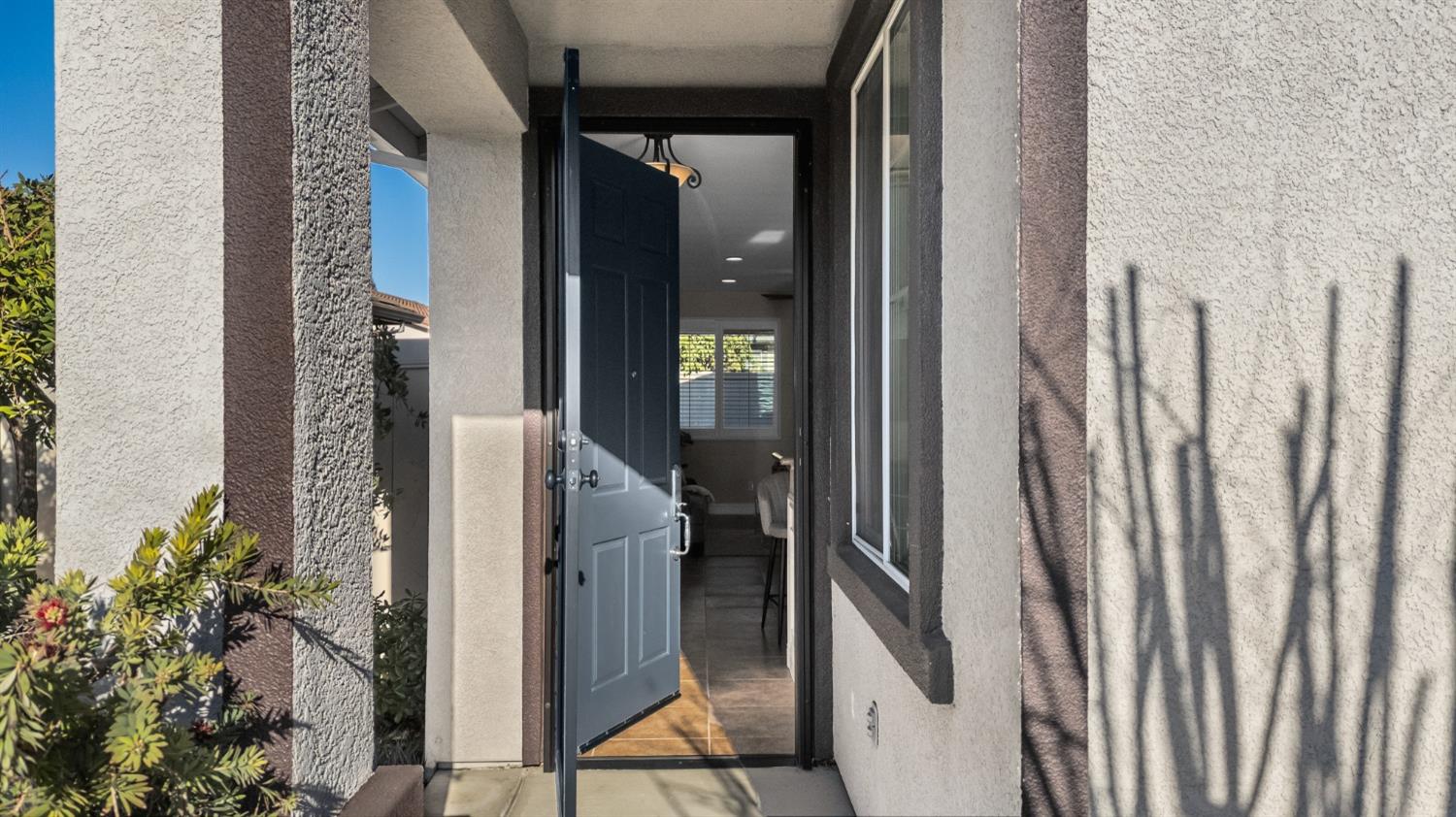 Detail Gallery Image 7 of 81 For 2327 Pepper Tree Ln, Manteca,  CA 95336 - 2 Beds | 2 Baths