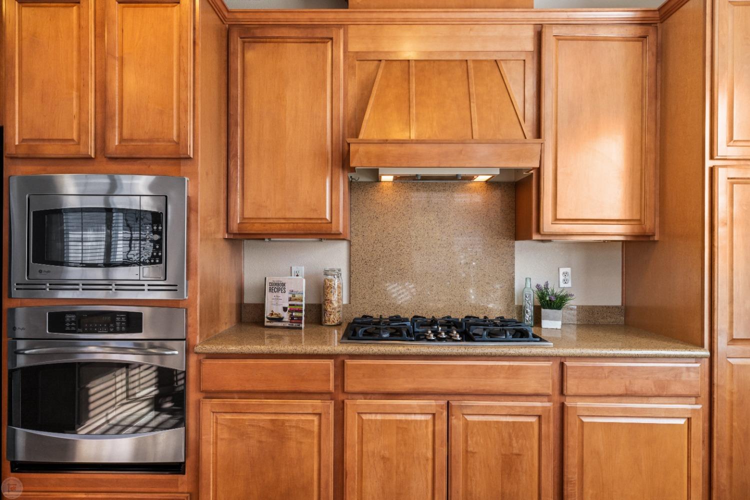 Detail Gallery Image 13 of 81 For 2327 Pepper Tree Ln, Manteca,  CA 95336 - 2 Beds | 2 Baths