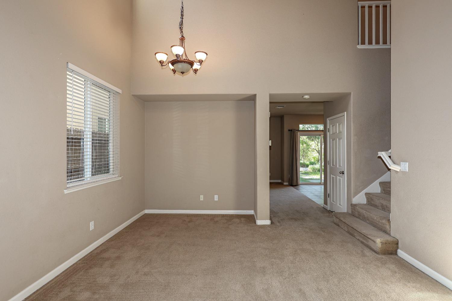 Detail Gallery Image 10 of 71 For 13318 Rivercrest Dr, Waterford,  CA 95386 - 4 Beds | 2/1 Baths