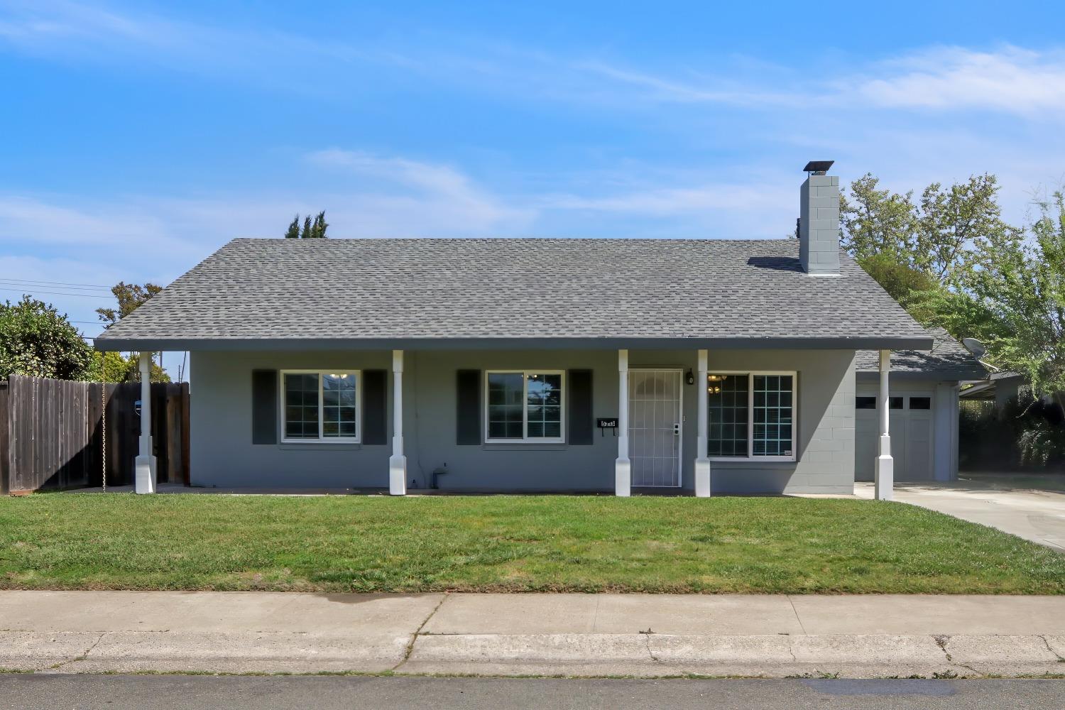 Detail Gallery Image 1 of 36 For 5213 Ortega St, Sacramento,  CA 95820 - 3 Beds | 1 Baths