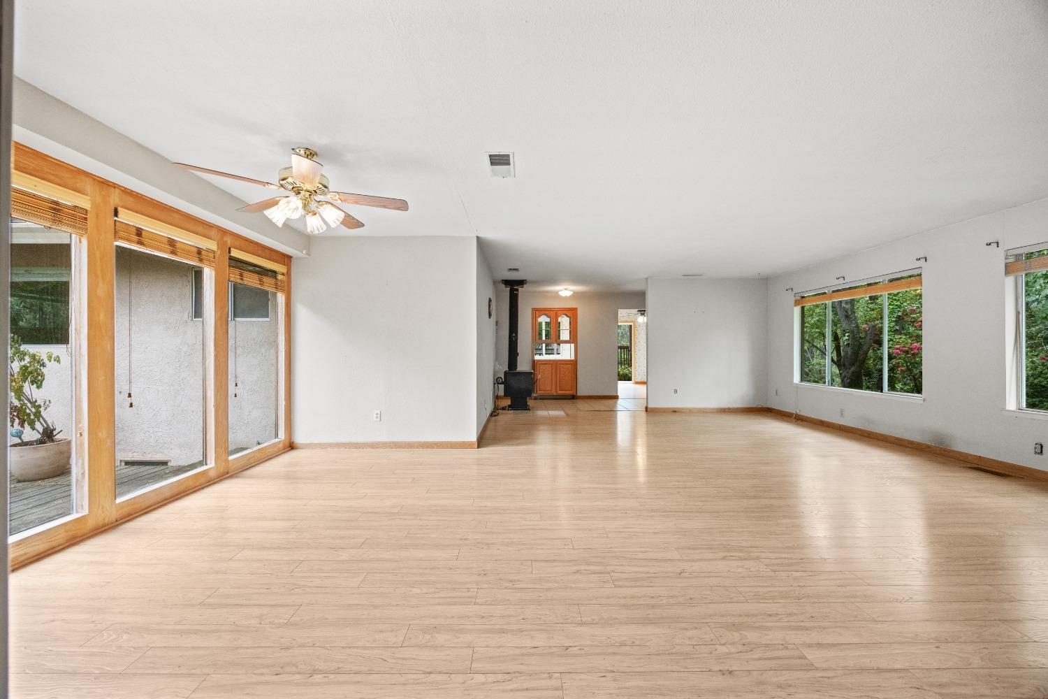 Detail Gallery Image 11 of 72 For 6880 White Ln, Loomis,  CA 95650 - 3 Beds | 3 Baths
