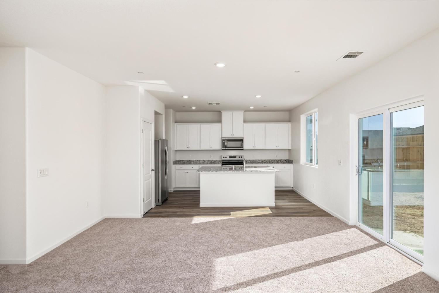 Detail Gallery Image 6 of 19 For 6609 Jackpot Pl, Riverbank,  CA 95367 - 5 Beds | 3 Baths