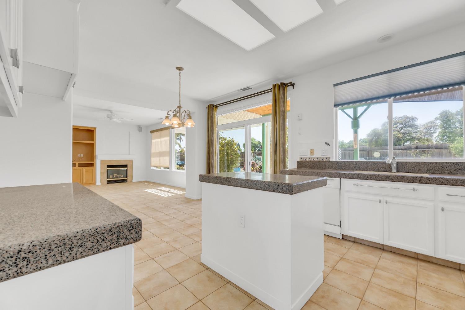 Detail Gallery Image 16 of 49 For 1902 Gerber Dr, Stockton,  CA 95209 - 4 Beds | 3/1 Baths