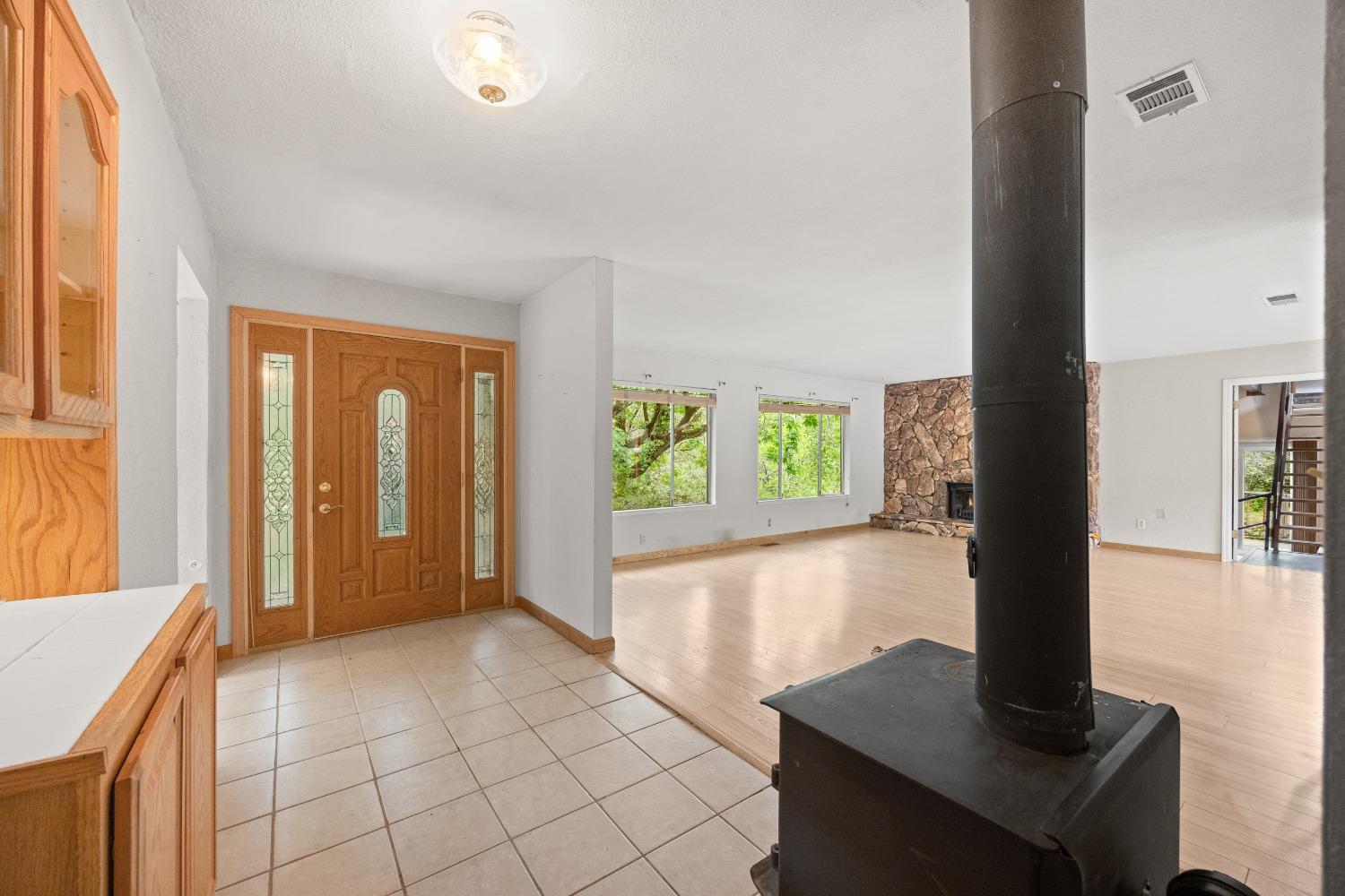 Detail Gallery Image 8 of 72 For 6880 White Ln, Loomis,  CA 95650 - 3 Beds | 3 Baths