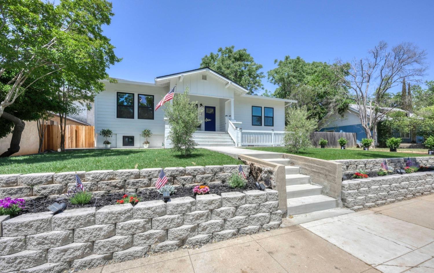 Detail Gallery Image 4 of 39 For 303 El Dorado Ave, Roseville,  CA 95678 - 4 Beds | 3 Baths
