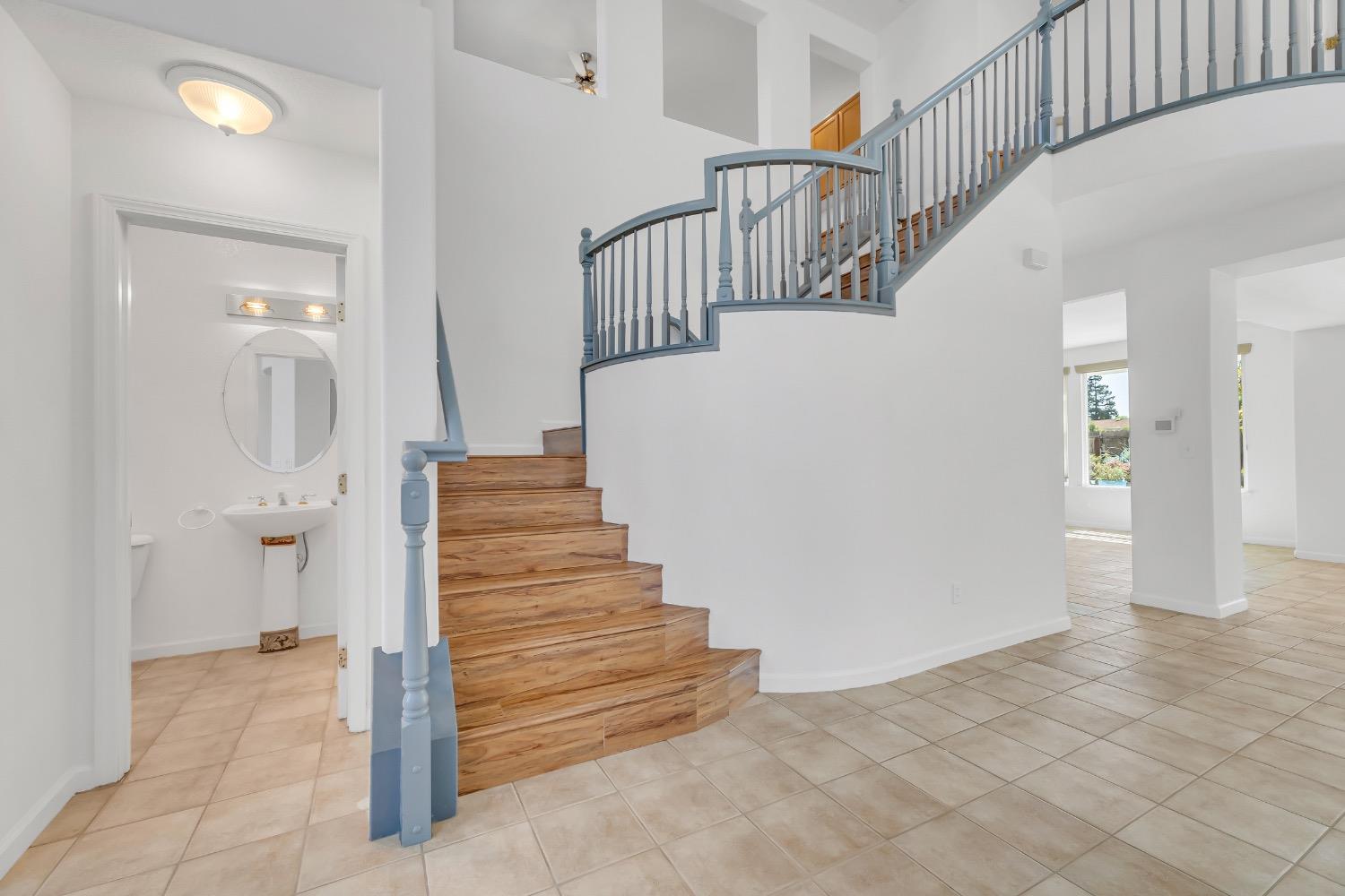 Detail Gallery Image 4 of 49 For 1902 Gerber Dr, Stockton,  CA 95209 - 4 Beds | 3/1 Baths