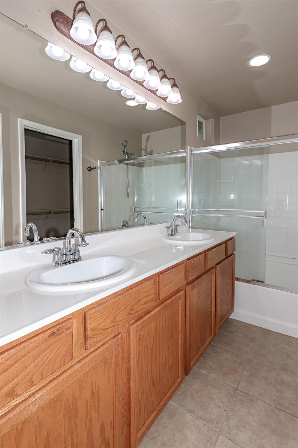 Detail Gallery Image 28 of 71 For 13318 Rivercrest Dr, Waterford,  CA 95386 - 4 Beds | 2/1 Baths