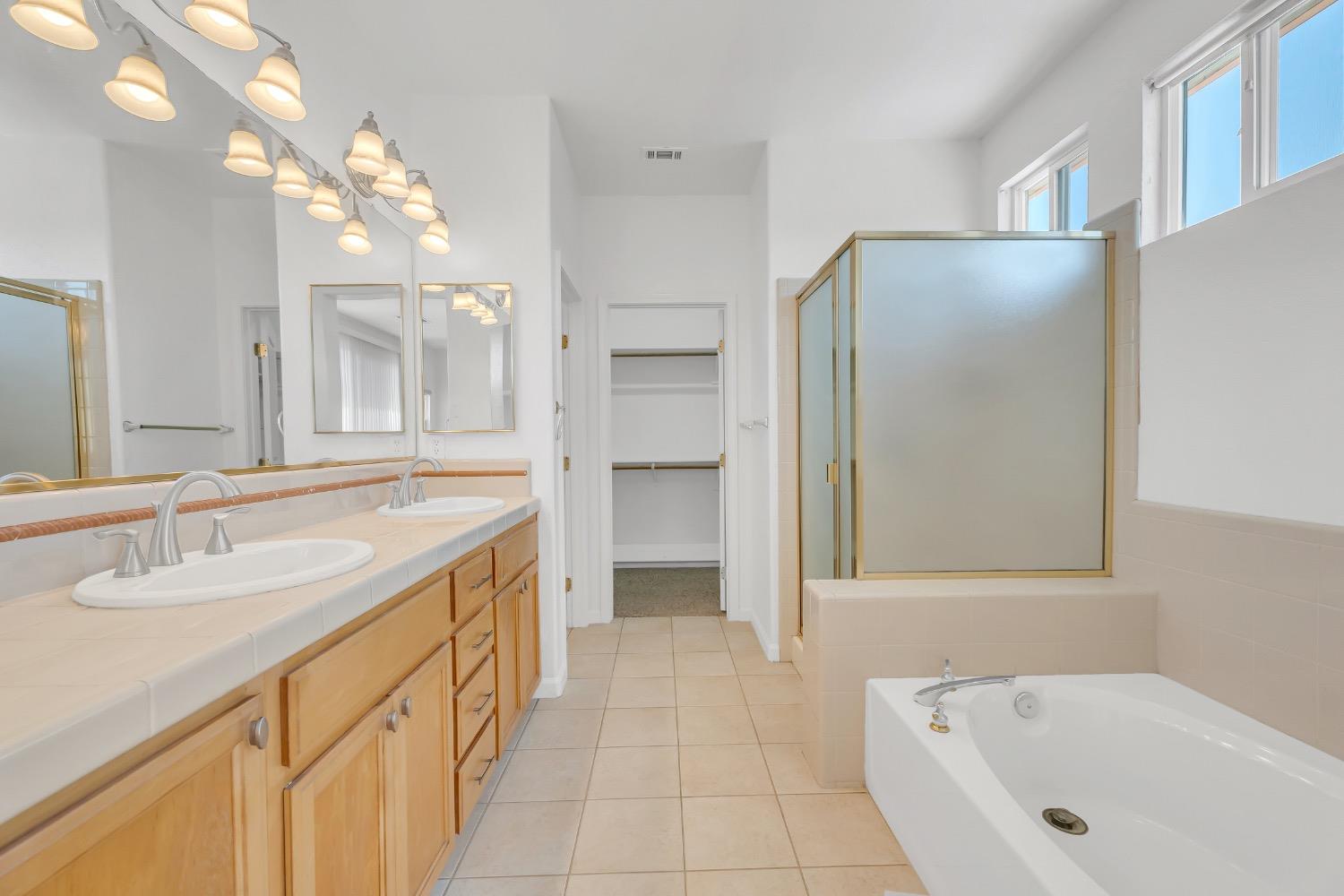 Detail Gallery Image 30 of 49 For 1902 Gerber Dr, Stockton,  CA 95209 - 4 Beds | 3/1 Baths
