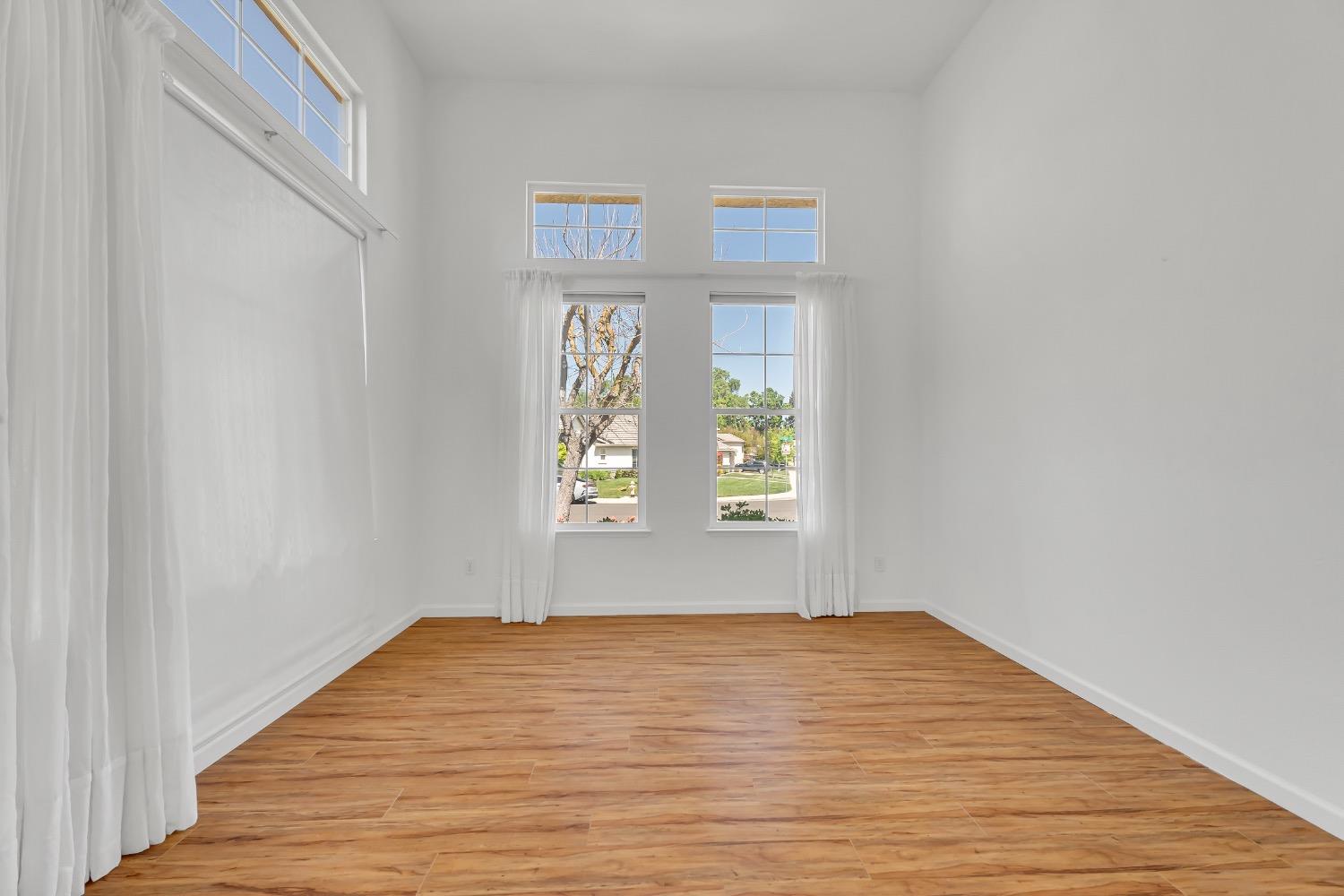 Detail Gallery Image 6 of 49 For 1902 Gerber Dr, Stockton,  CA 95209 - 4 Beds | 3/1 Baths
