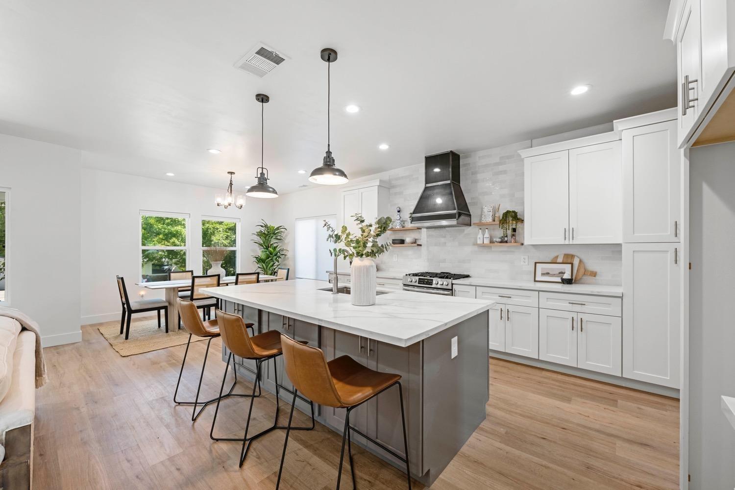 Detail Gallery Image 10 of 39 For 303 El Dorado Ave, Roseville,  CA 95678 - 4 Beds | 3 Baths