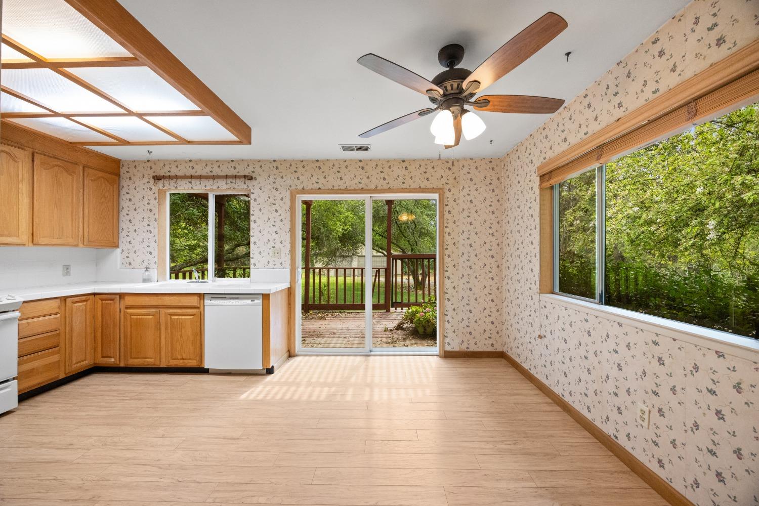 Detail Gallery Image 15 of 72 For 6880 White Ln, Loomis,  CA 95650 - 3 Beds | 3 Baths