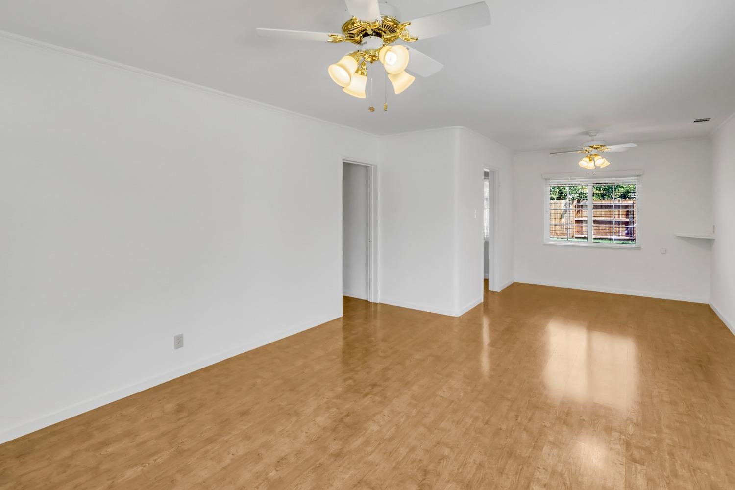 Detail Gallery Image 5 of 36 For 5213 Ortega St, Sacramento,  CA 95820 - 3 Beds | 1 Baths