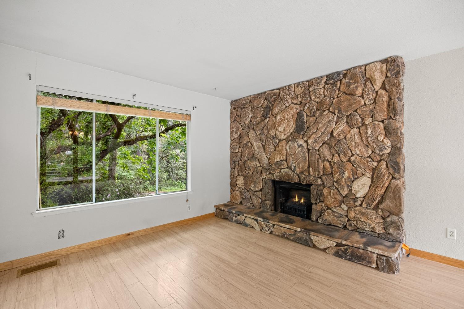 Detail Gallery Image 13 of 72 For 6880 White Ln, Loomis,  CA 95650 - 3 Beds | 3 Baths