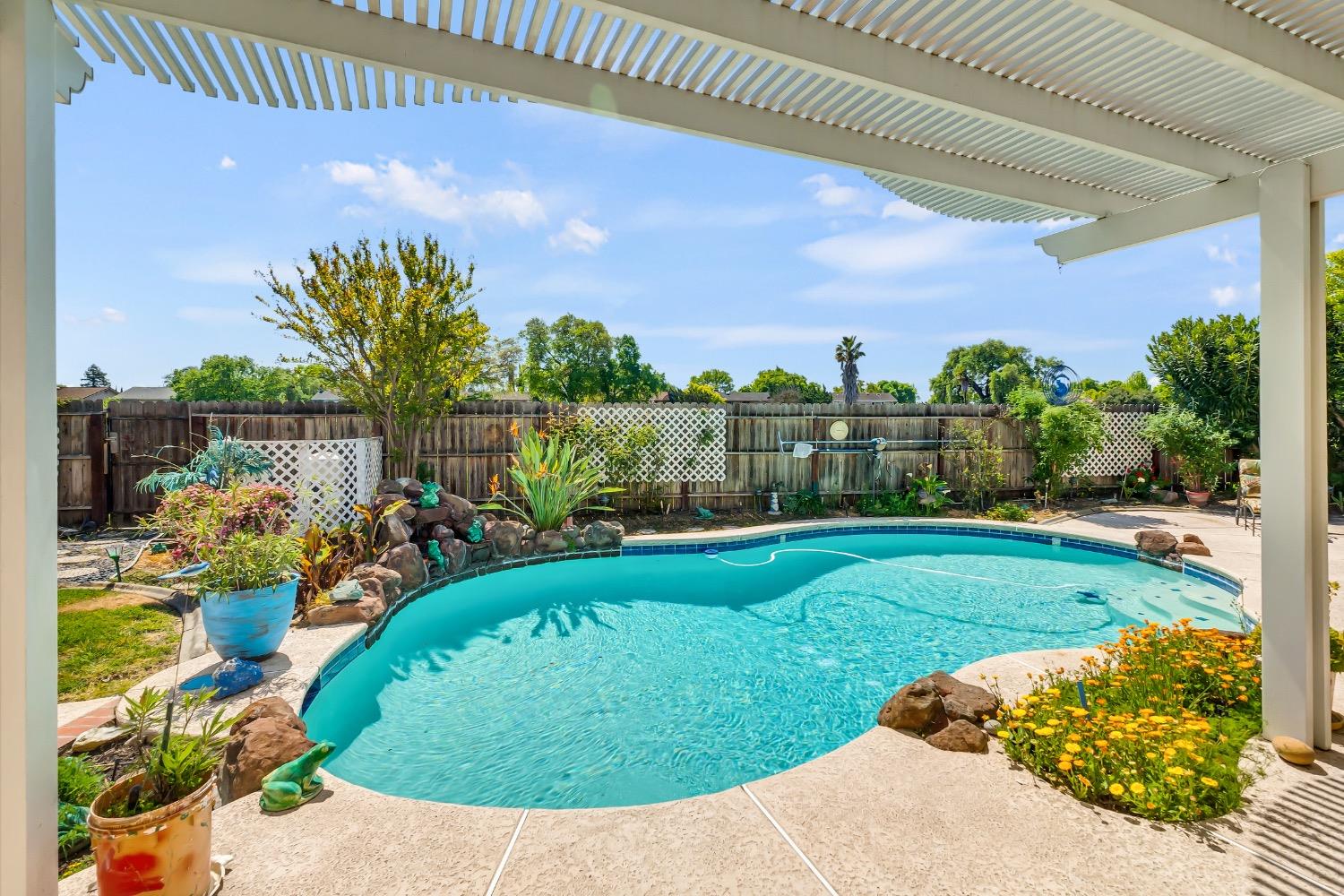 Detail Gallery Image 43 of 49 For 1902 Gerber Dr, Stockton,  CA 95209 - 4 Beds | 3/1 Baths