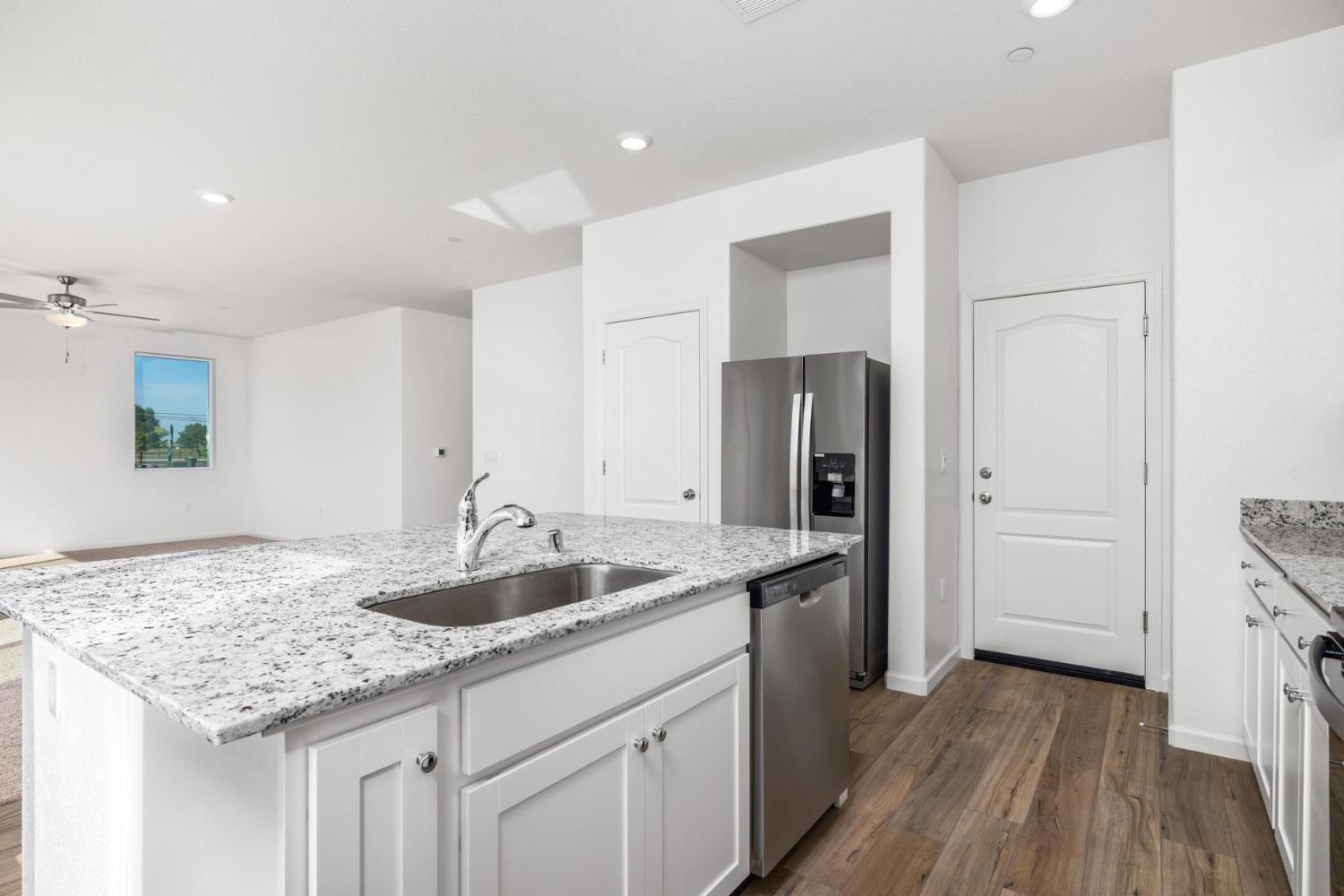 Detail Gallery Image 8 of 19 For 6609 Jackpot Pl, Riverbank,  CA 95367 - 5 Beds | 3 Baths