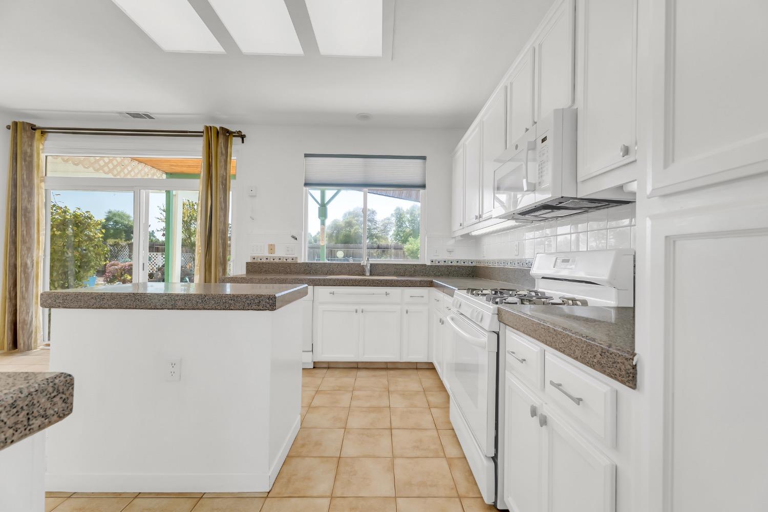 Detail Gallery Image 17 of 49 For 1902 Gerber Dr, Stockton,  CA 95209 - 4 Beds | 3/1 Baths