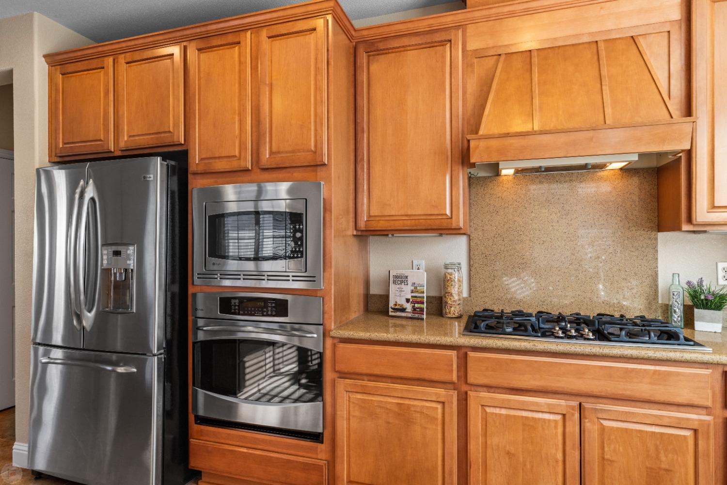 Detail Gallery Image 12 of 81 For 2327 Pepper Tree Ln, Manteca,  CA 95336 - 2 Beds | 2 Baths