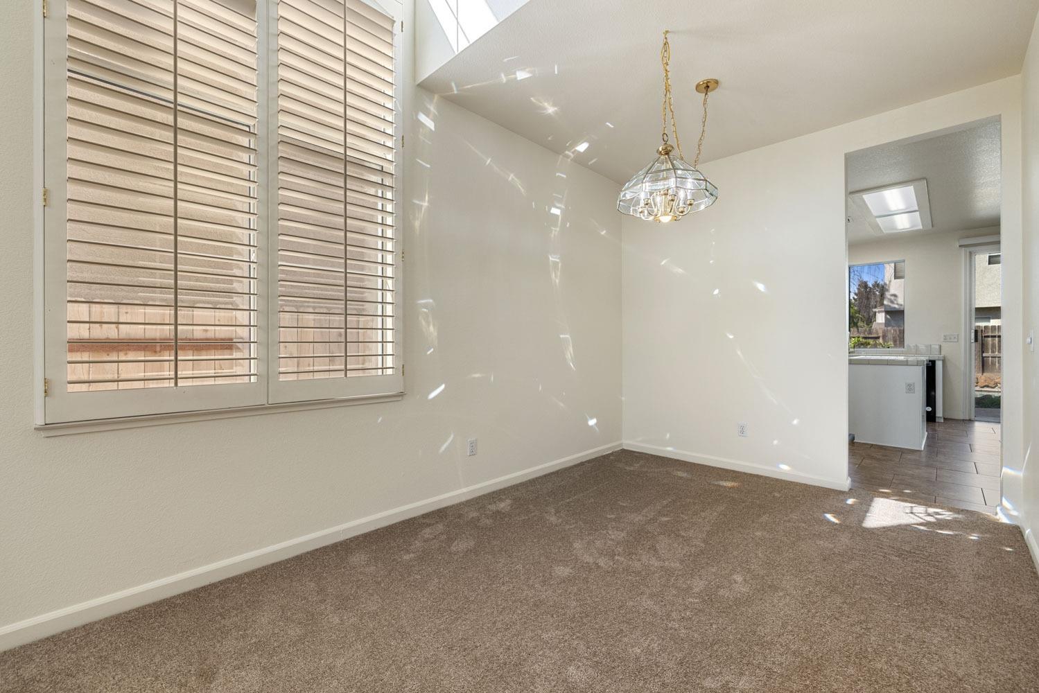 Detail Gallery Image 10 of 51 For 4214 Maddie Cir, Stockton,  CA 95209 - 4 Beds | 3 Baths