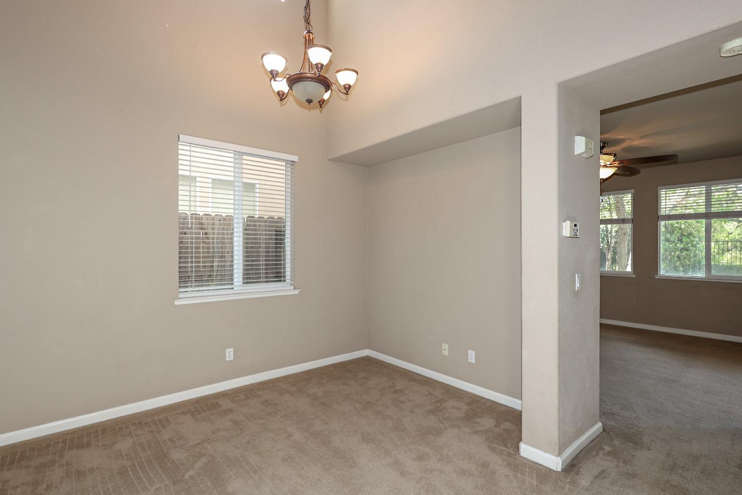 Detail Gallery Image 9 of 71 For 13318 Rivercrest Dr, Waterford,  CA 95386 - 4 Beds | 2/1 Baths