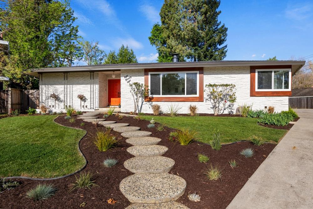 Detail Gallery Image 1 of 1 For 828 Prow Ct, Sacramento,  CA 95822 - 5 Beds | 3 Baths