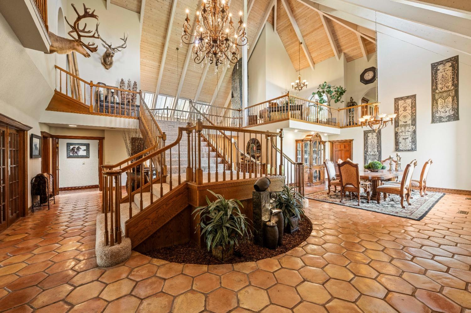 Detail Gallery Image 4 of 76 For 5966 Ridge Park Dr, Loomis,  CA 95650 - 5 Beds | 4/2 Baths