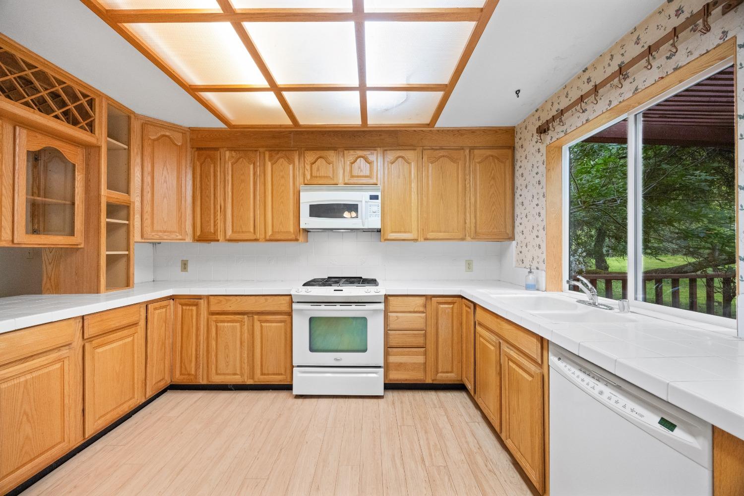 Detail Gallery Image 17 of 72 For 6880 White Ln, Loomis,  CA 95650 - 3 Beds | 3 Baths