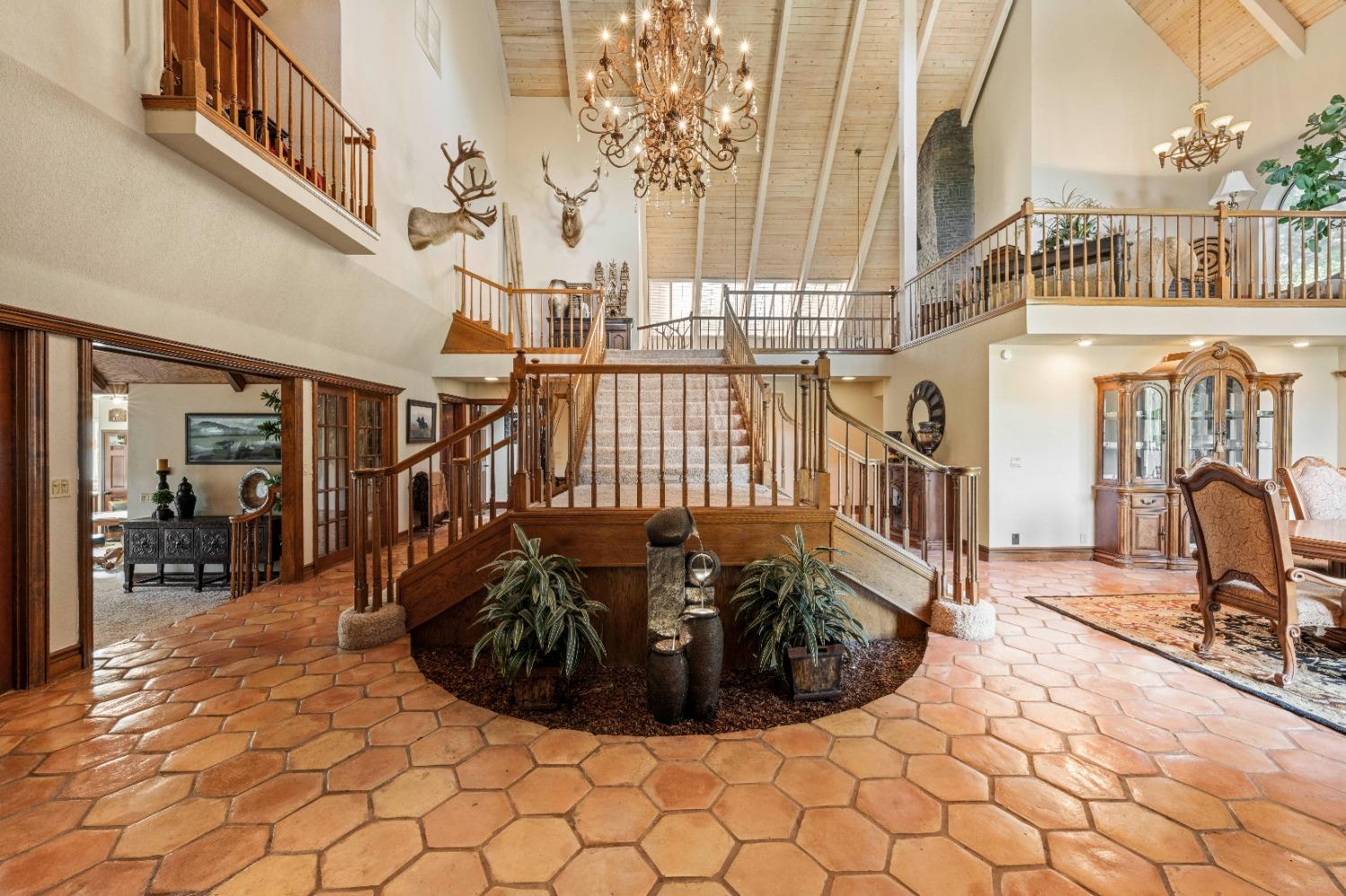 Detail Gallery Image 3 of 76 For 5966 Ridge Park Dr, Loomis,  CA 95650 - 5 Beds | 4/2 Baths