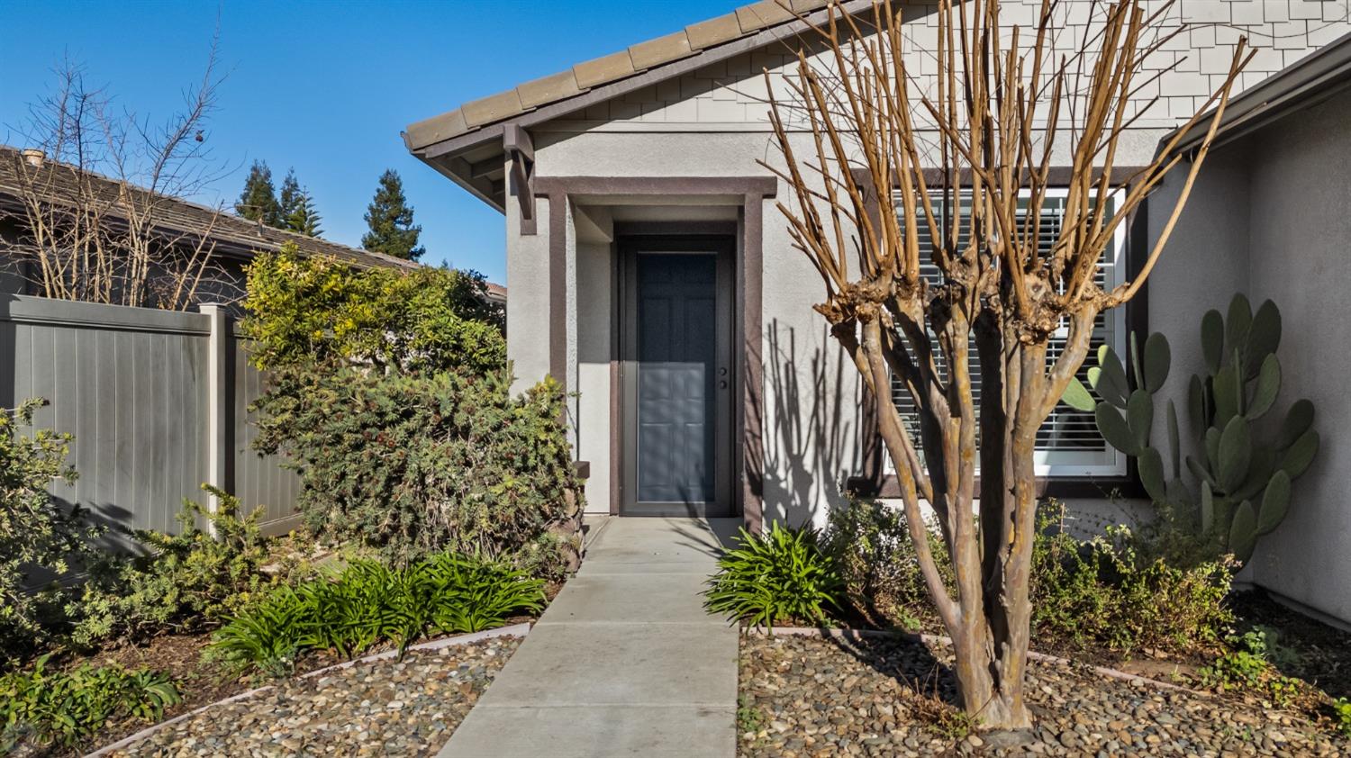 Detail Gallery Image 6 of 81 For 2327 Pepper Tree Ln, Manteca,  CA 95336 - 2 Beds | 2 Baths