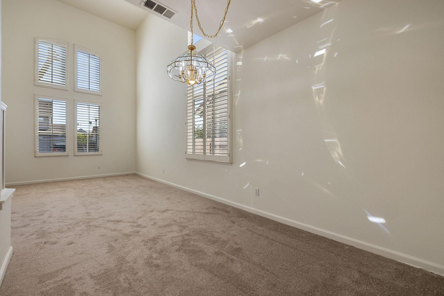 Detail Gallery Image 11 of 51 For 4214 Maddie Cir, Stockton,  CA 95209 - 4 Beds | 3 Baths