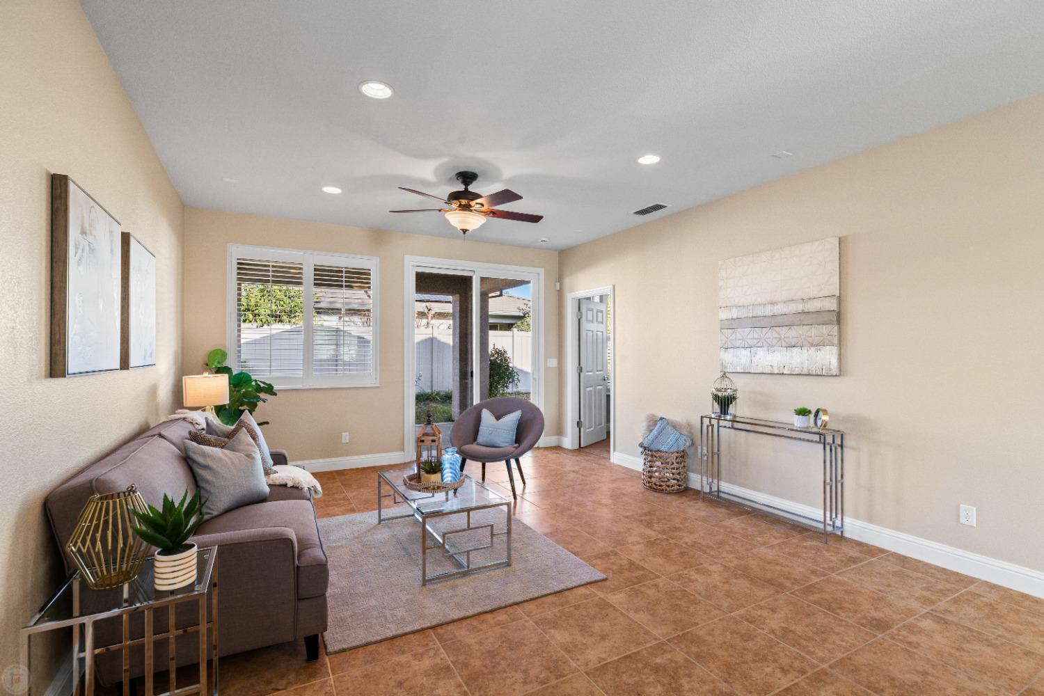 Detail Gallery Image 17 of 81 For 2327 Pepper Tree Ln, Manteca,  CA 95336 - 2 Beds | 2 Baths