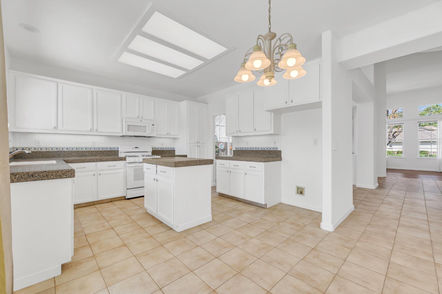 Detail Gallery Image 15 of 49 For 1902 Gerber Dr, Stockton,  CA 95209 - 4 Beds | 3/1 Baths