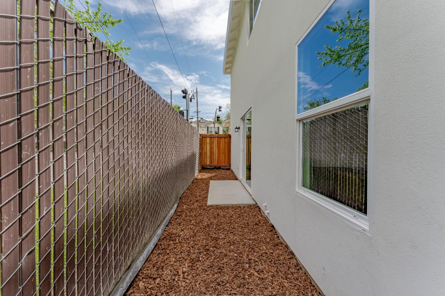 Detail Gallery Image 49 of 65 For 4017 Broadway, Sacramento,  CA 95817 - 4 Beds | 3/1 Baths